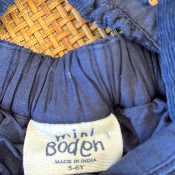 Mini Boden Navy Pinafore Skirt Dress with Embroidered Squirrel 🐿️ Details 5/6 - Picture 5 of 7